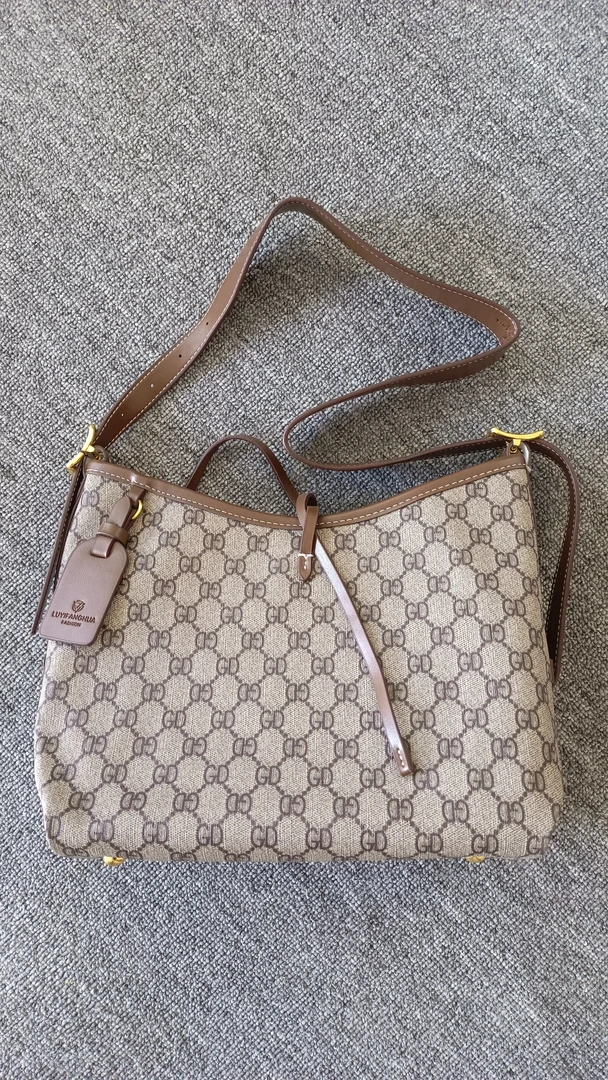 2825新款时尚斜肩包