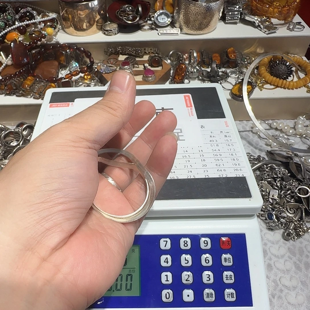 好****大理石纯铜吊坠的设计也是