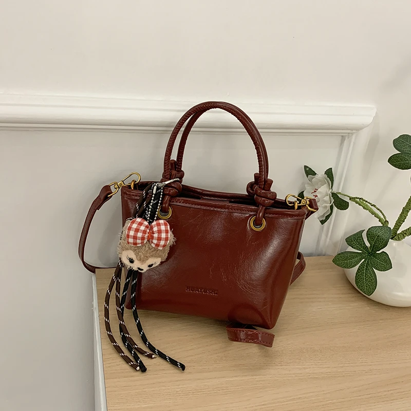 高级感水桶包女2025新款春季通勤手提斜挎包时尚百搭1023