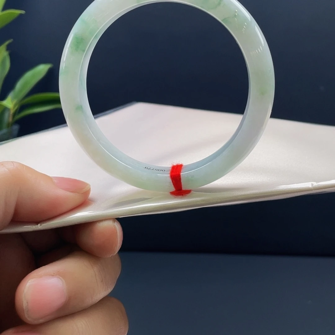 和田玉（糖玉）未镶嵌手镯