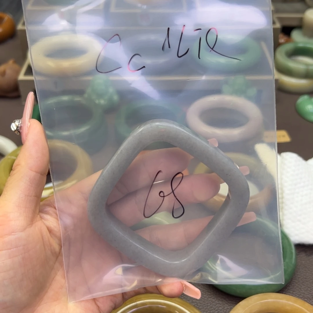 未镶嵌手镯石英岩玉C****?