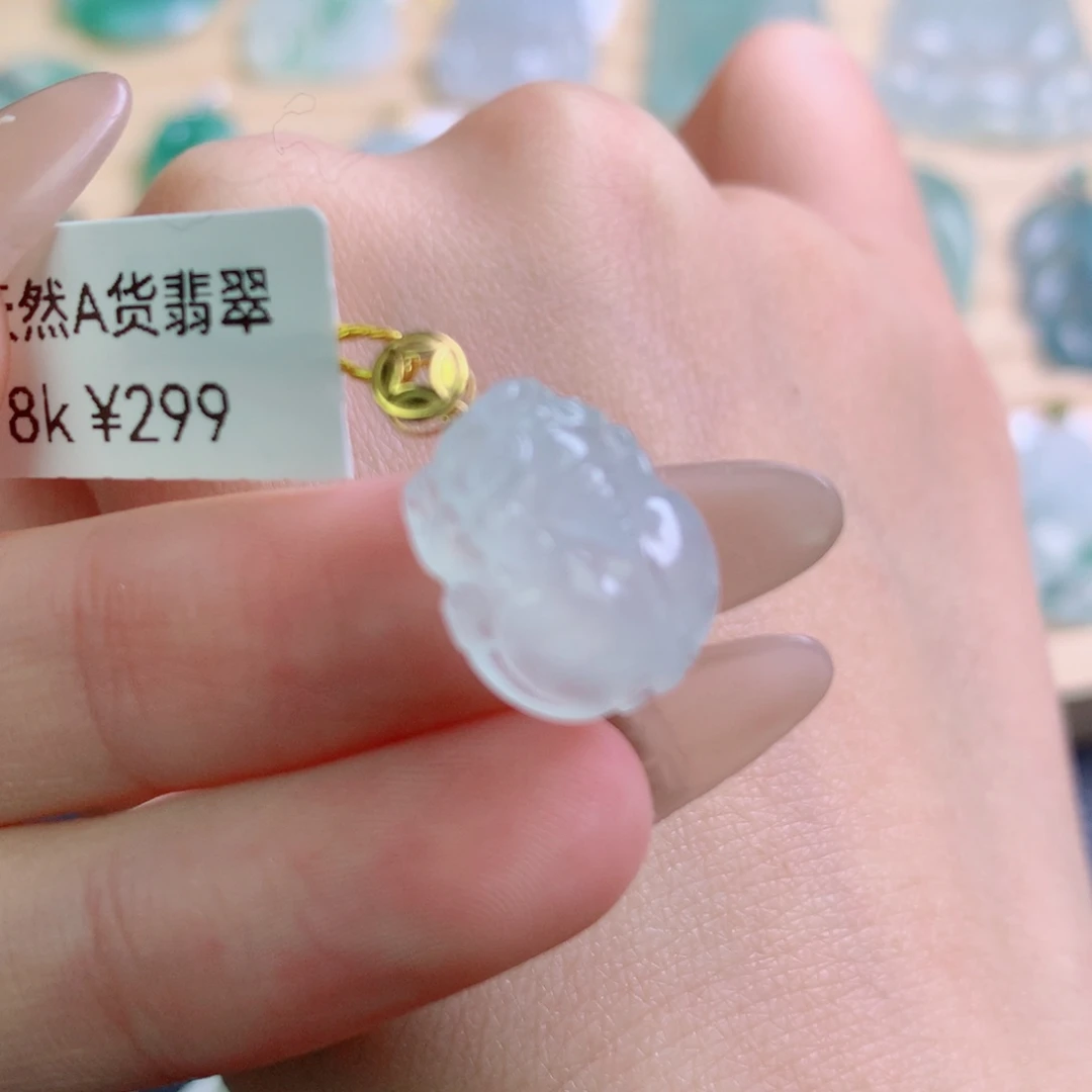 翡翠18K金镶嵌颈饰吊坠