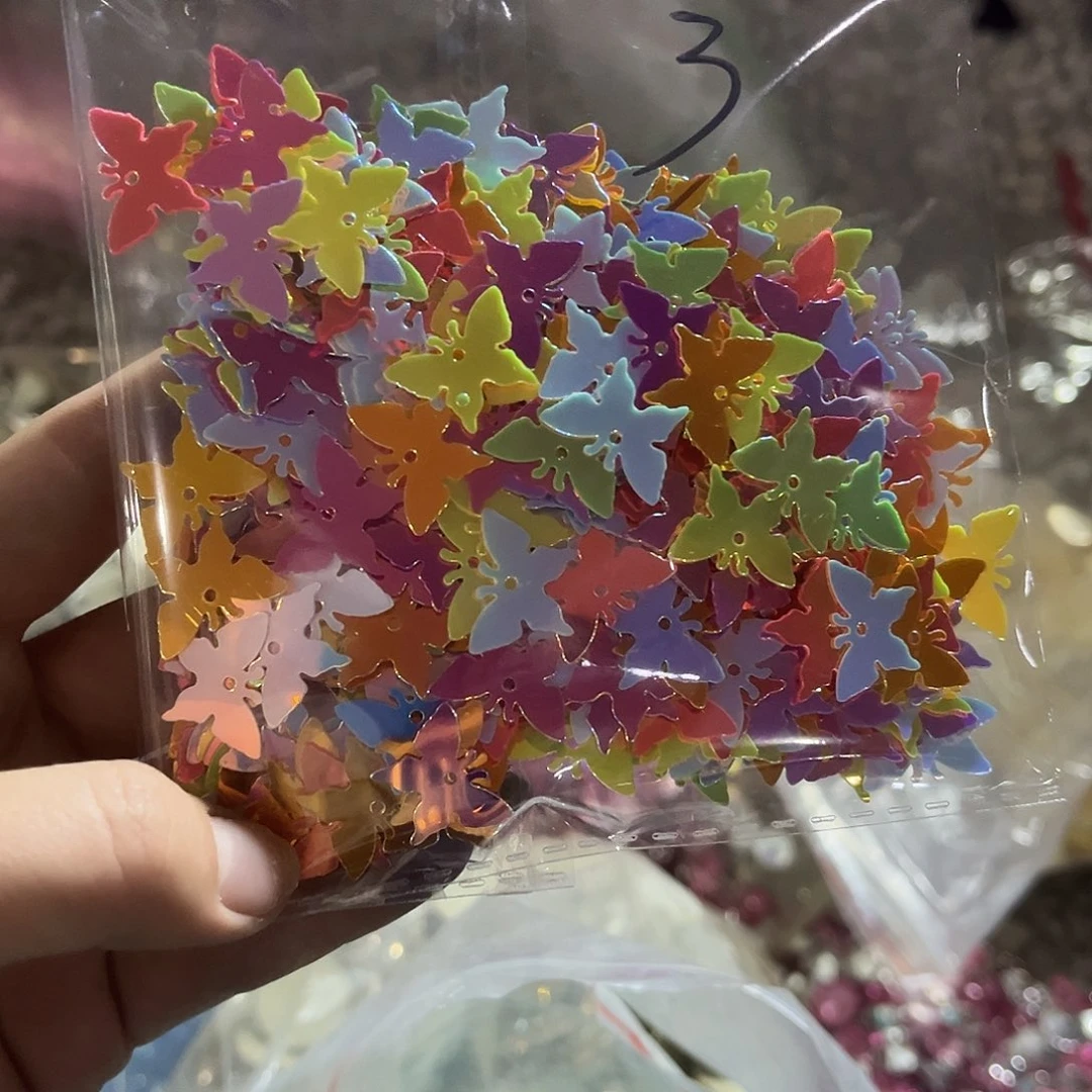 花柱丝短至中部被绒毛包围的边缘稍