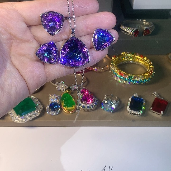 非金属103紫色戒指。