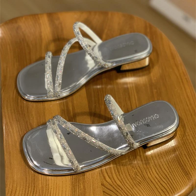 银色粗跟凉鞋女年新款夏季水钻拖鞋一字带沙滩凉拖外穿一字拖
