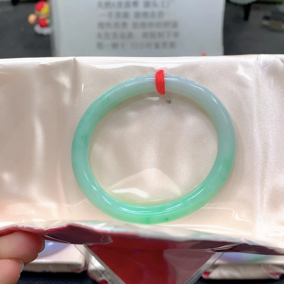 翡翠未镶嵌手镯53贵妃22号链接