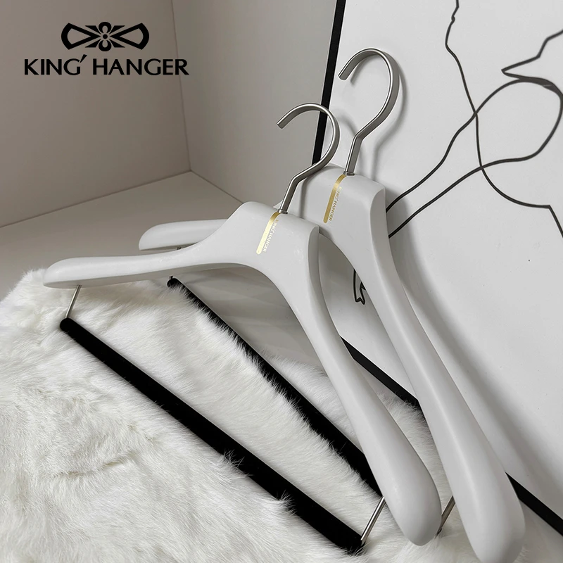 KH高端实木衣架白色高档西服大衣衣挂轻奢高级衣柜衣帽间木质衣撑