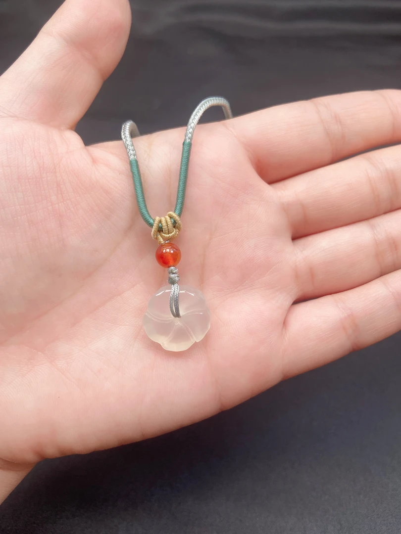 天然玛瑙玉髓小花朵五瓣花吊坠高冰配绳多样性