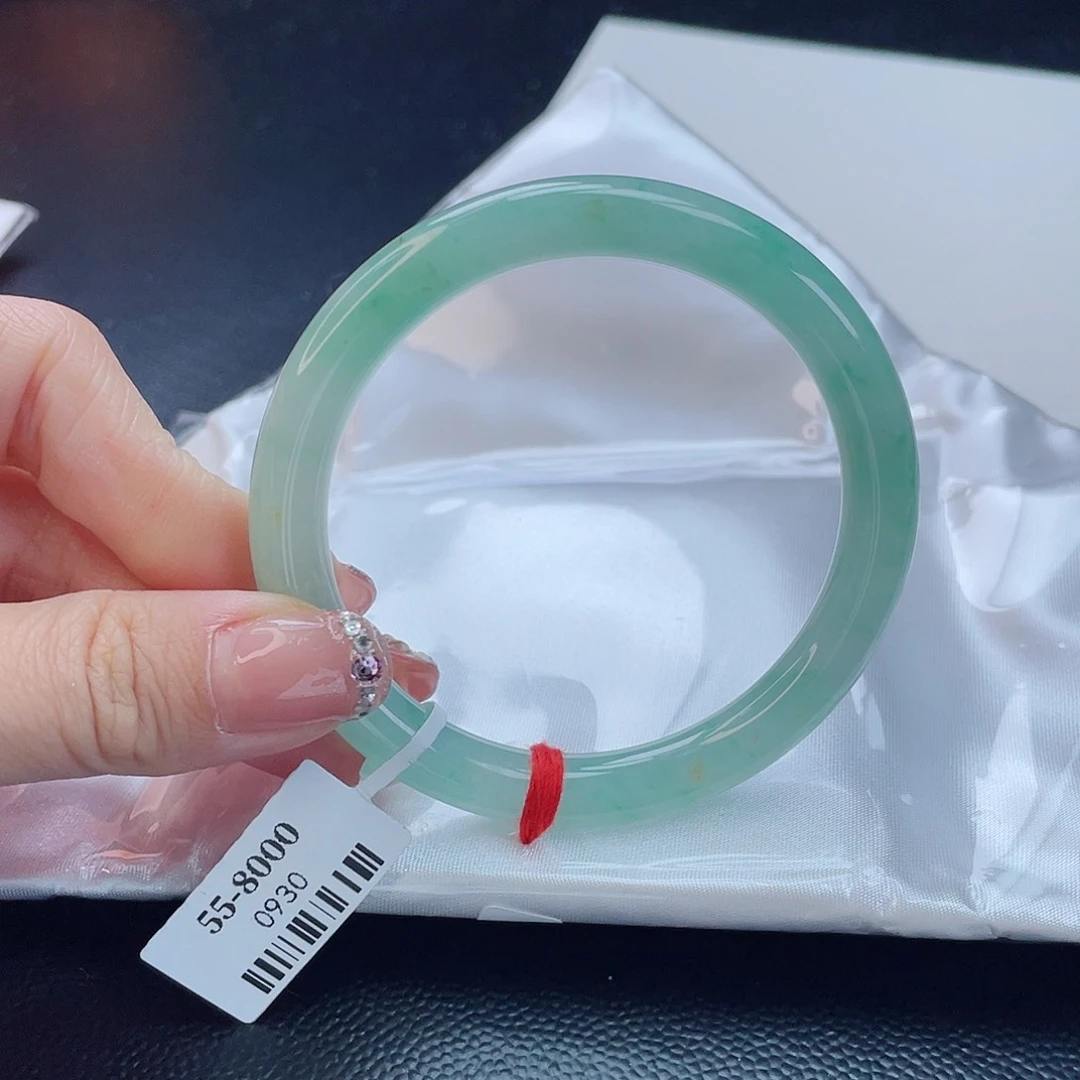 翡翠手镯未镶嵌翡翠