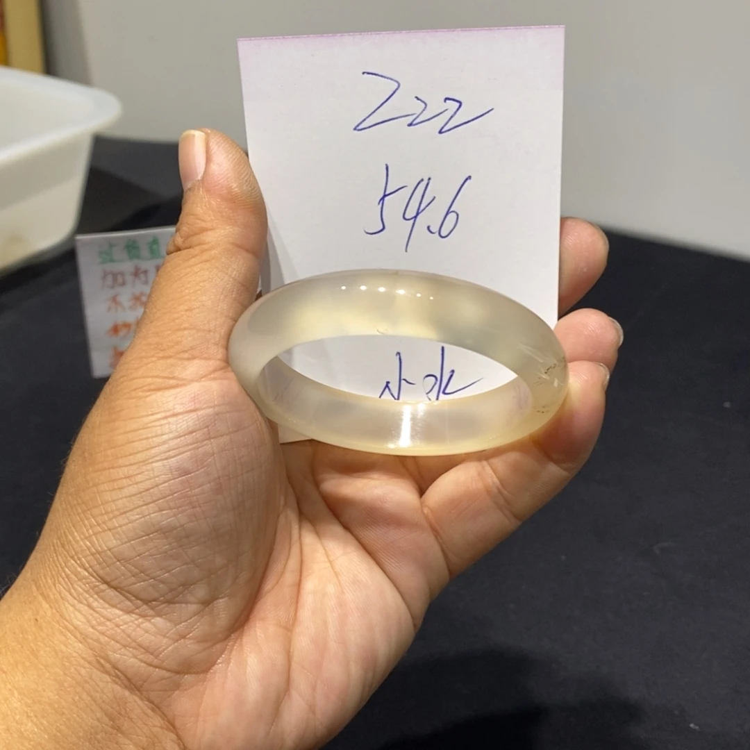 Z***z玛瑙/玉髓未镶嵌手镯