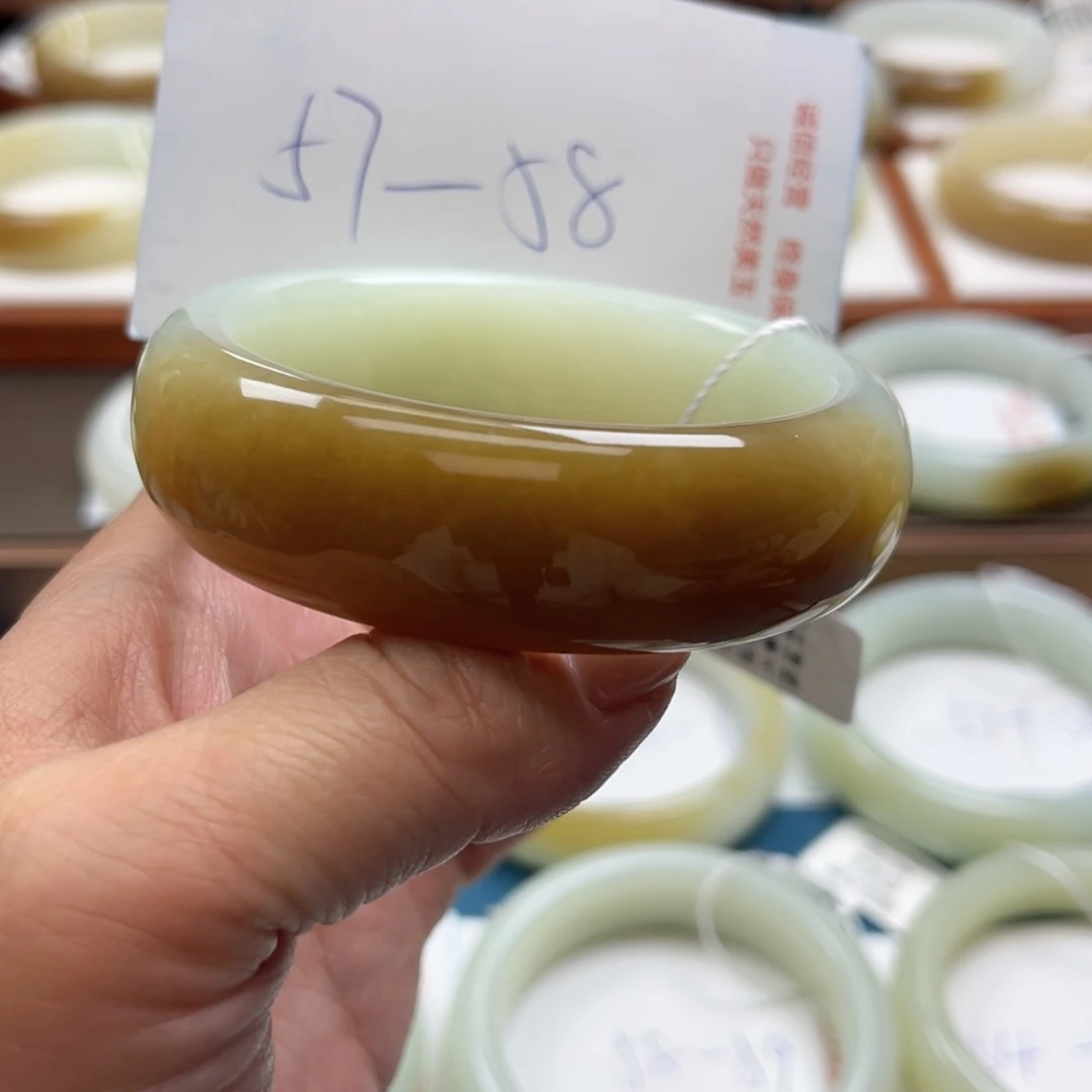 未镶嵌手镯和田玉（糖玉）