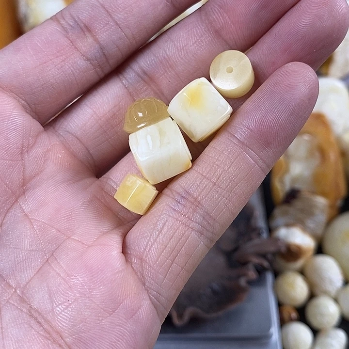 未镶嵌琥珀裸石我