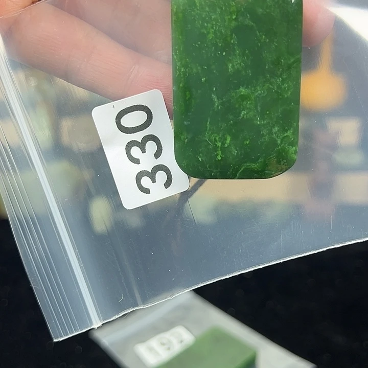 贵***制和田玉未镶嵌颈饰