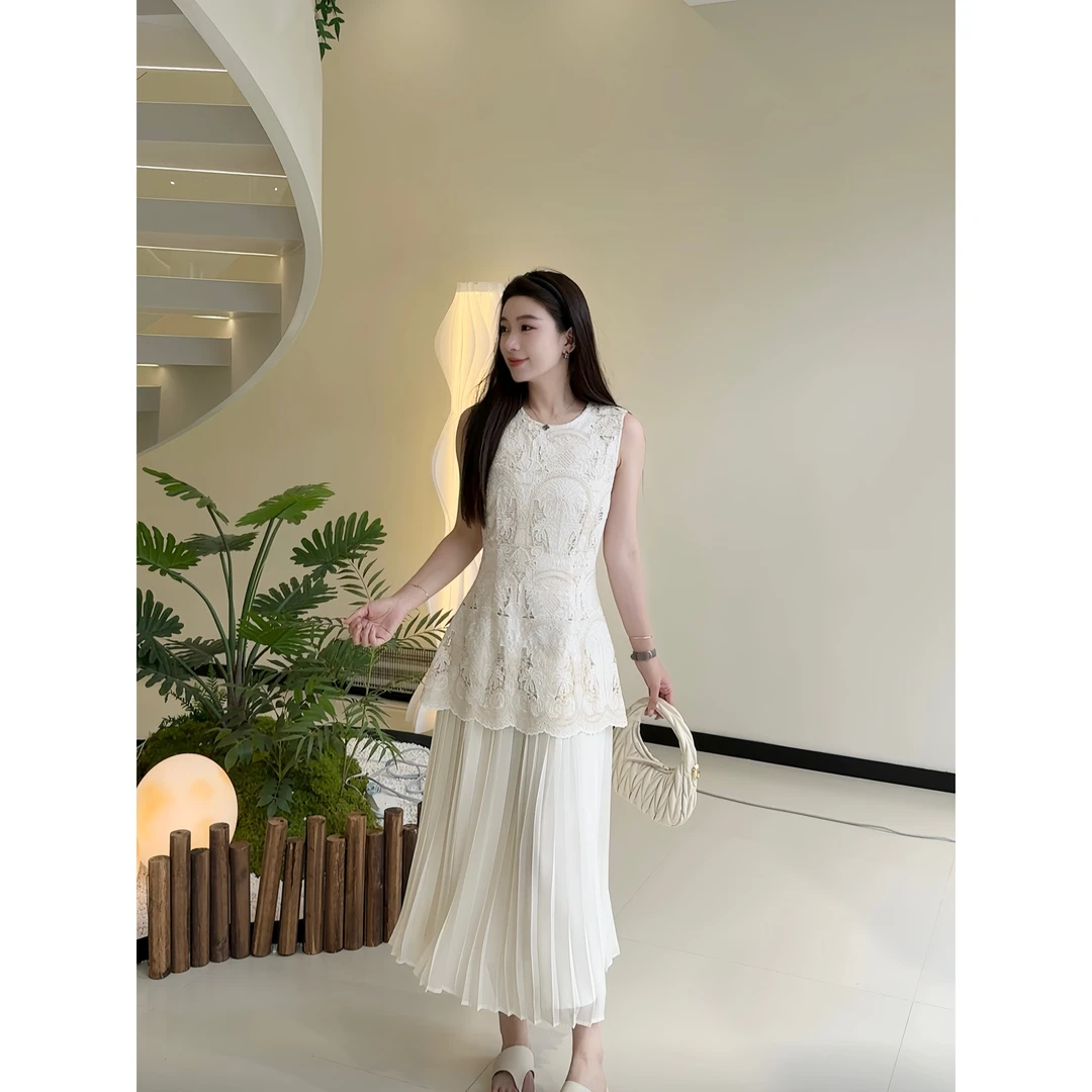 韩恩【QIANA】法式气质 浮雕镂空拼接百褶连衣裙Qian209