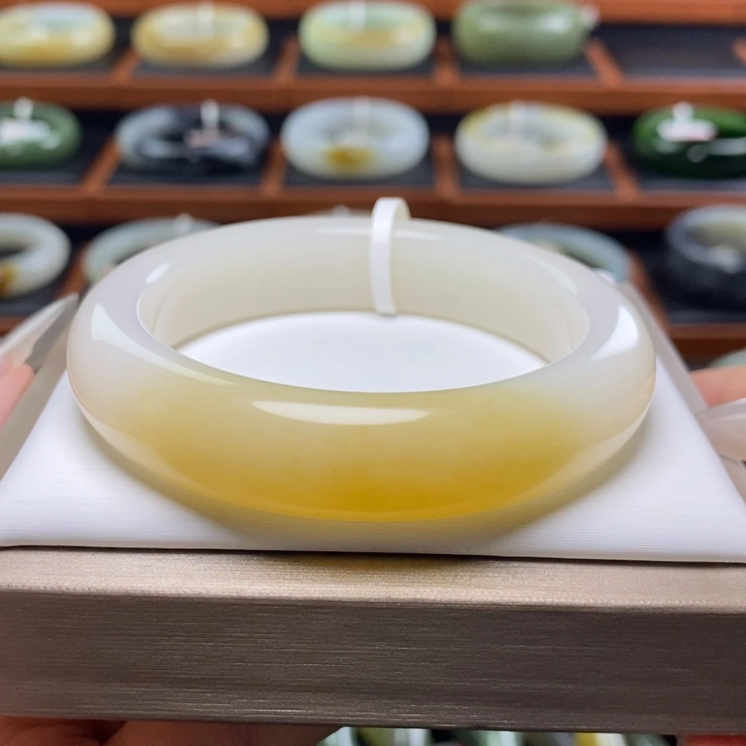 未镶嵌手镯和田玉（糖玉）56圈