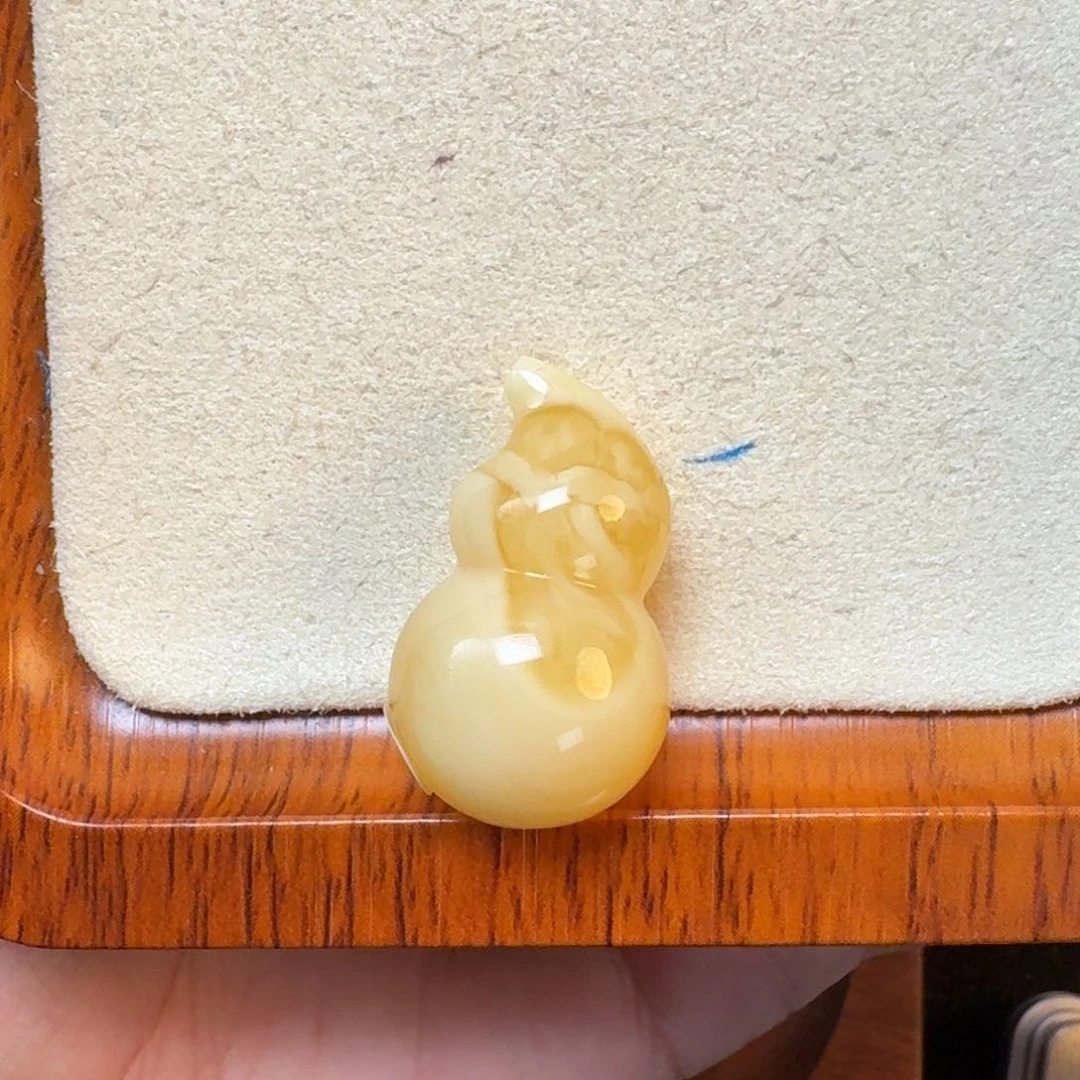 琥珀裸石未镶嵌琥珀