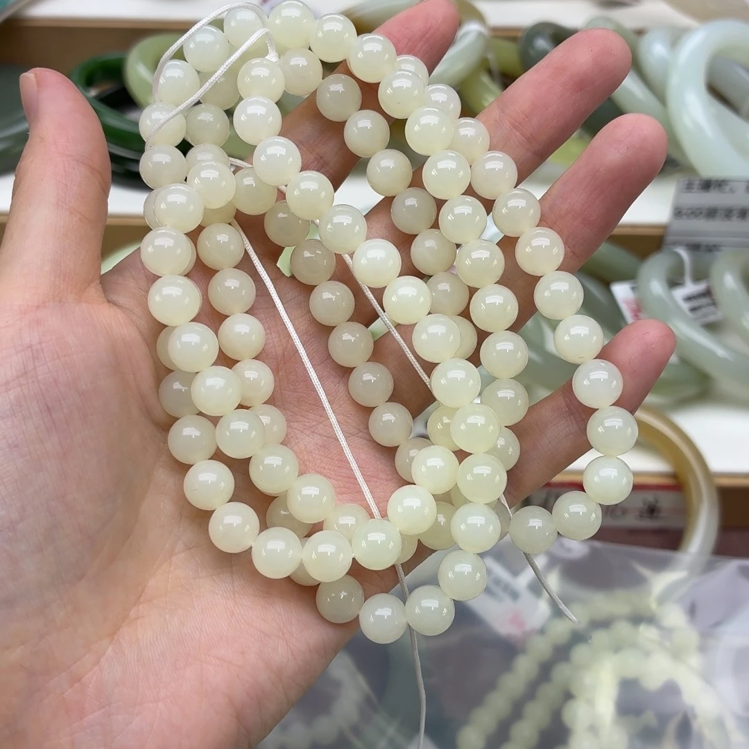 但***美颈饰未镶嵌和田玉