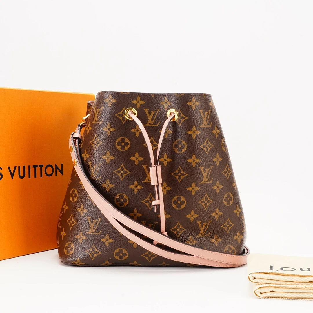 95新 LouisVuitton/路易威登 【总仓】粉水桶包/BG22000013