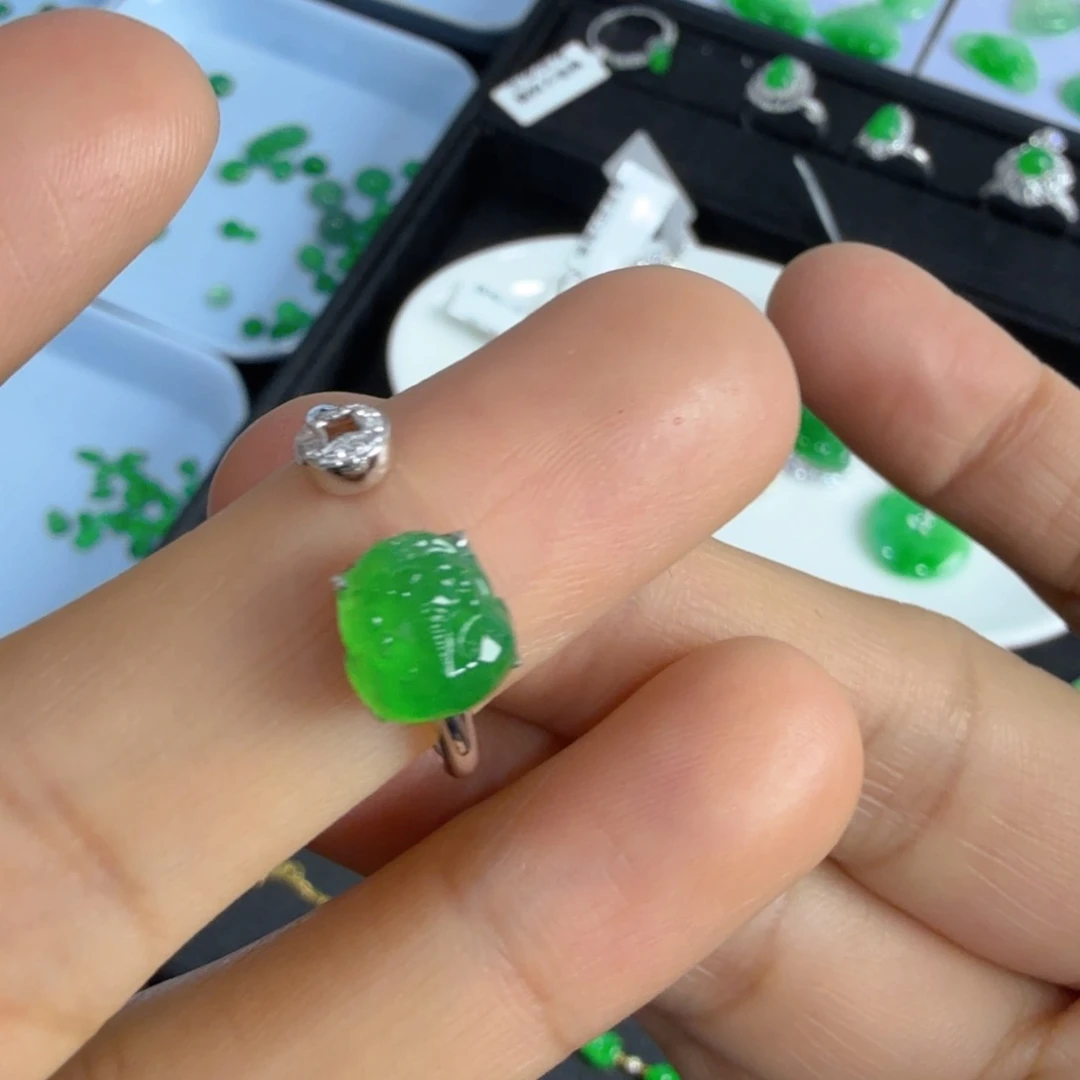 翡翠吊坠(不含链)18K金镶嵌貔貅