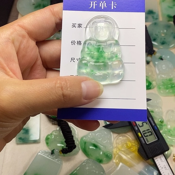 翡翠未镶嵌颈饰观音