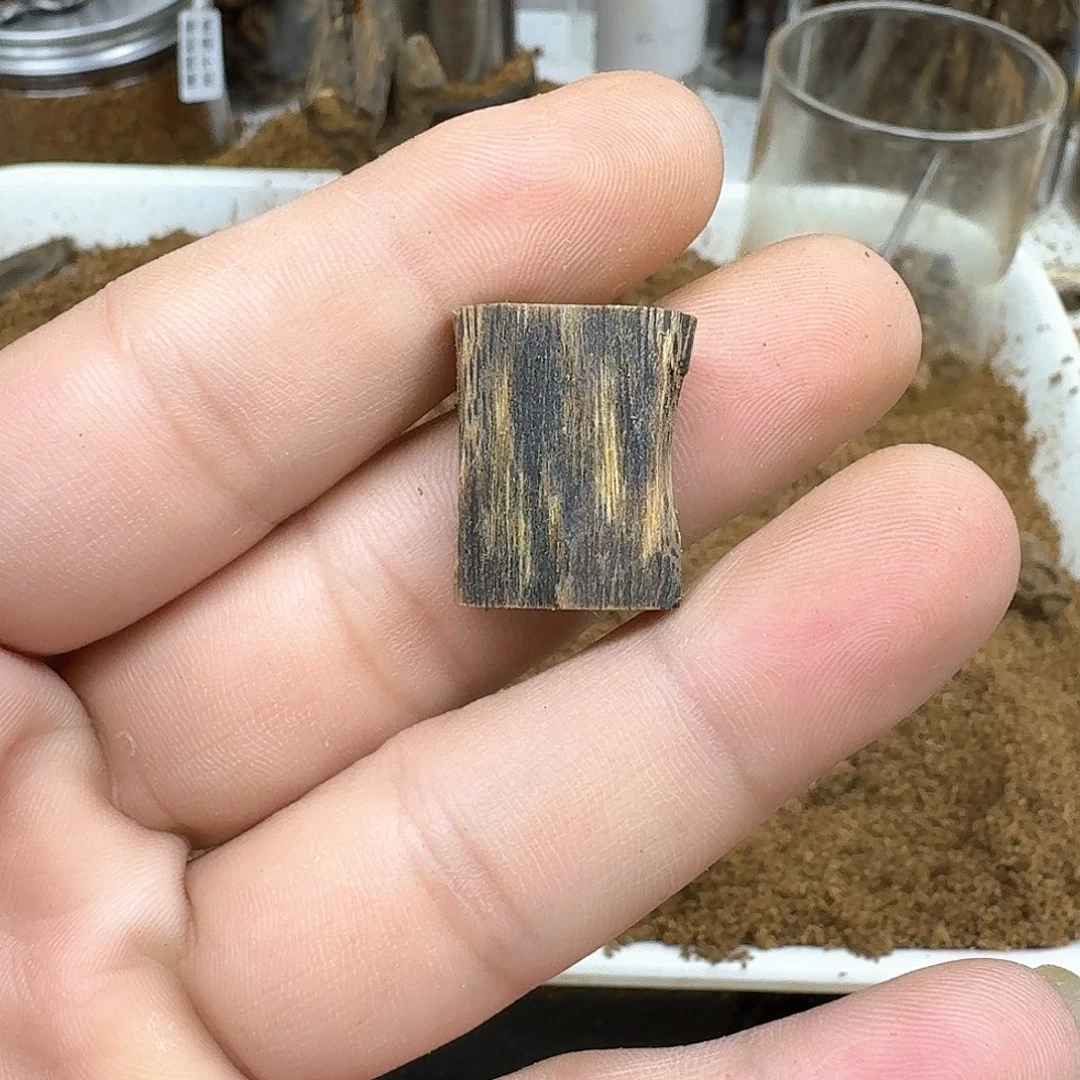 沉香沉香碎屑沉水牌子一个