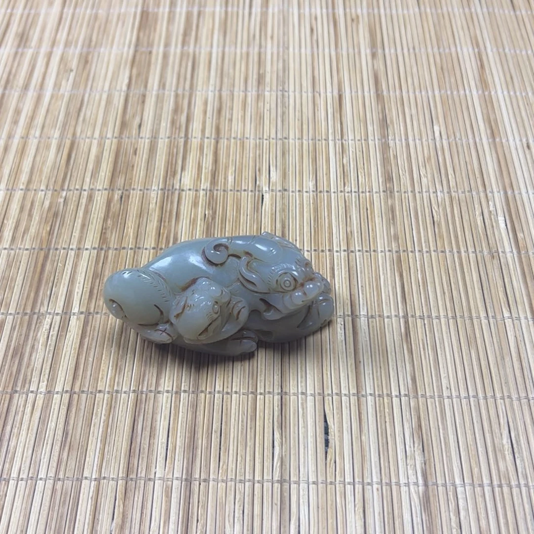 和田玉未镶嵌把件