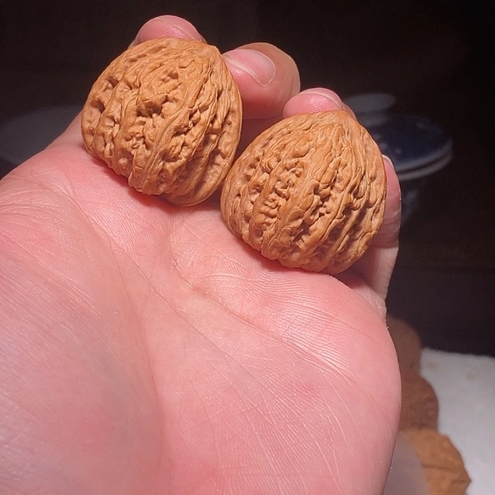 文玩核桃手把件密纹