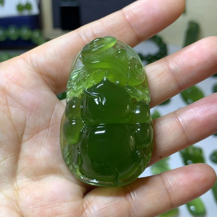 岫玉未镶嵌颈饰吊坠