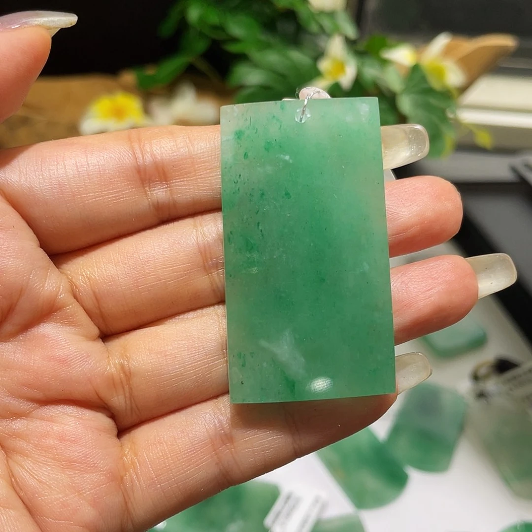 石英质玉未镶嵌颈饰