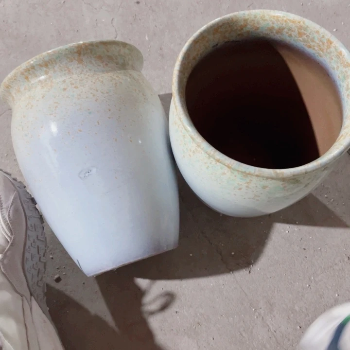 紫砂口径18高度24两只小瑕疵