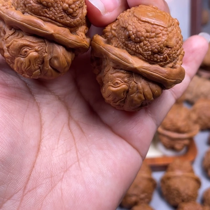 梅***花蛤蟆头雕刻的金蟾