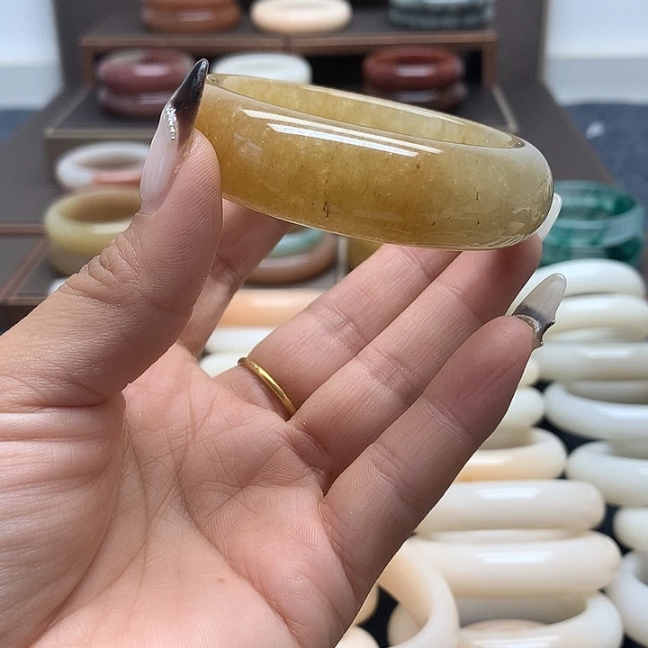 石英质玉未镶嵌手镯