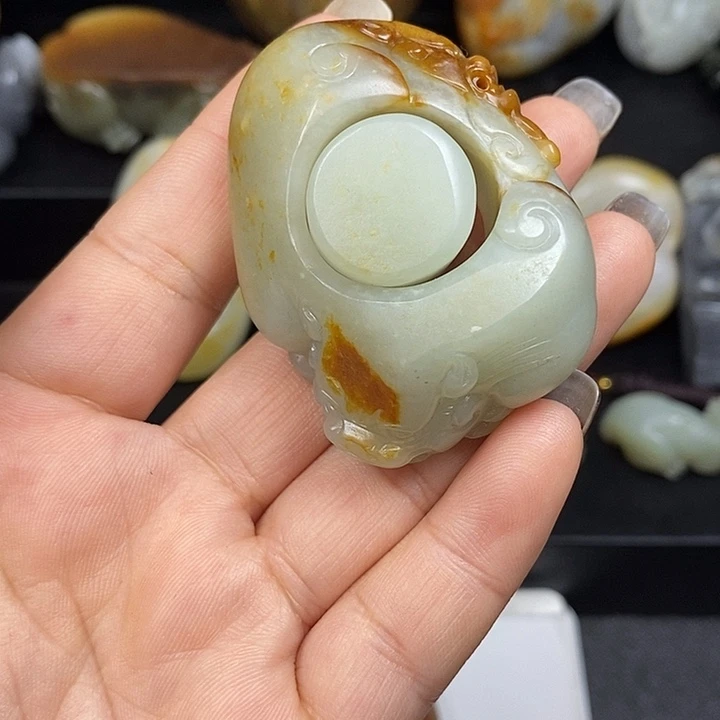 用***0和田玉未镶嵌颈饰