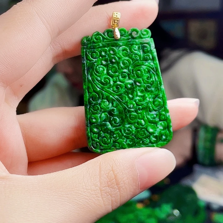 翡翠18K金镶嵌颈饰多样性