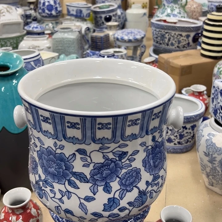 瓷片微瑕陶瓶。。。。。。。。。。。。。