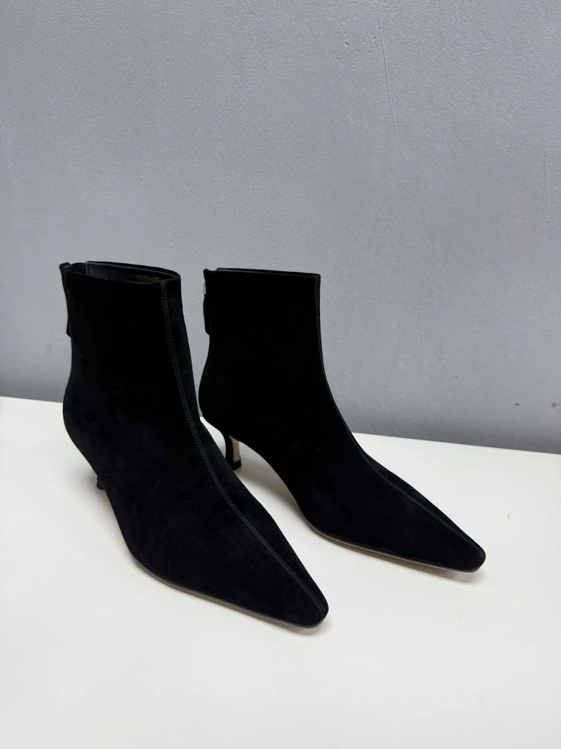 2025年秋冬新款中跟细跟拉链尖头极简风韩版短靴职场休闲风