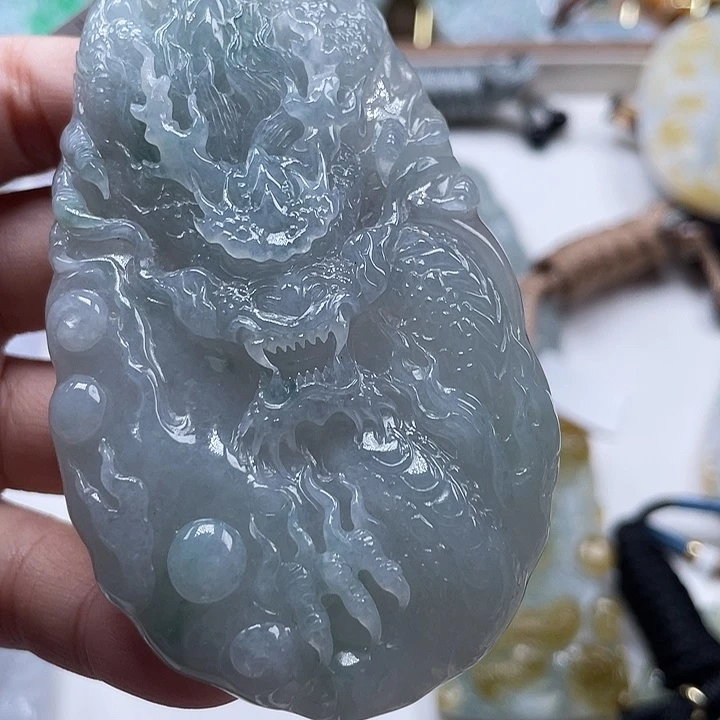M***影颈饰未镶嵌翡翠天然