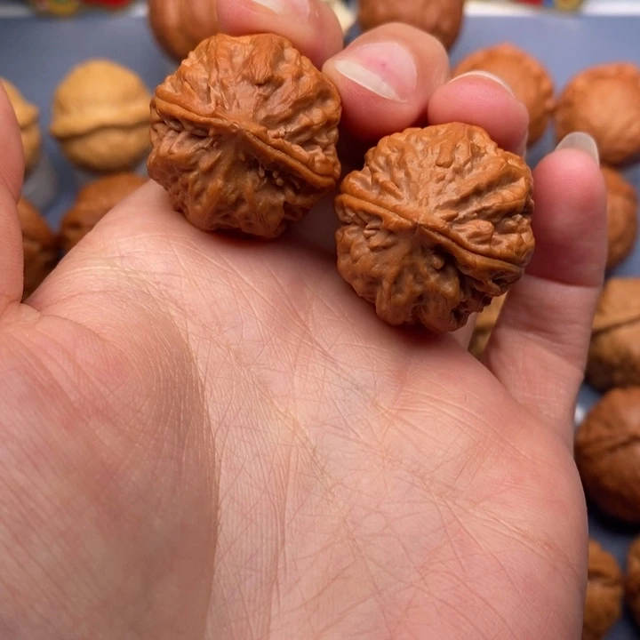 文玩核桃把件粗筋八棱