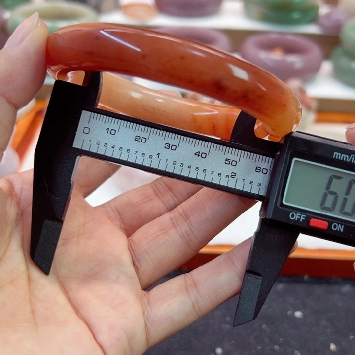 石英岩玉未镶嵌手镯