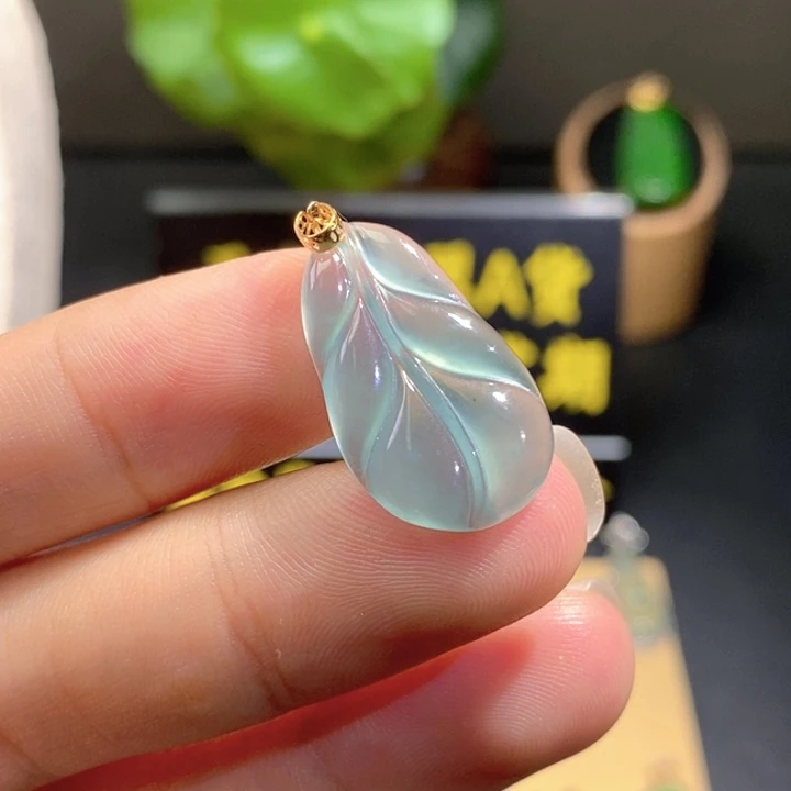 翡翠未镶嵌颈饰吊坠