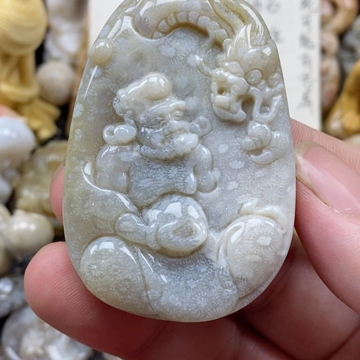 颈饰未镶嵌硅化珊瑚（珊瑚玉）有瑕