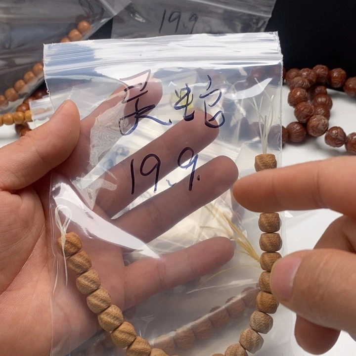 猴头核桃吊坠灵蛇手串