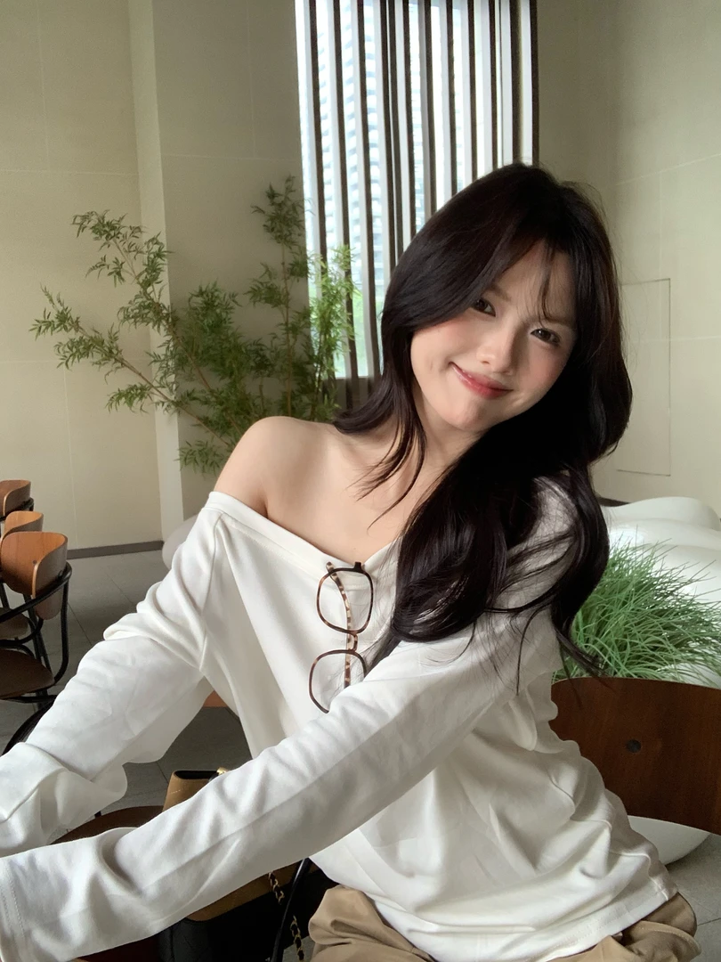 【肉肉】韩系纯欲休闲感斜肩T恤女秋款纯色一字领长袖打底衫上衣ins