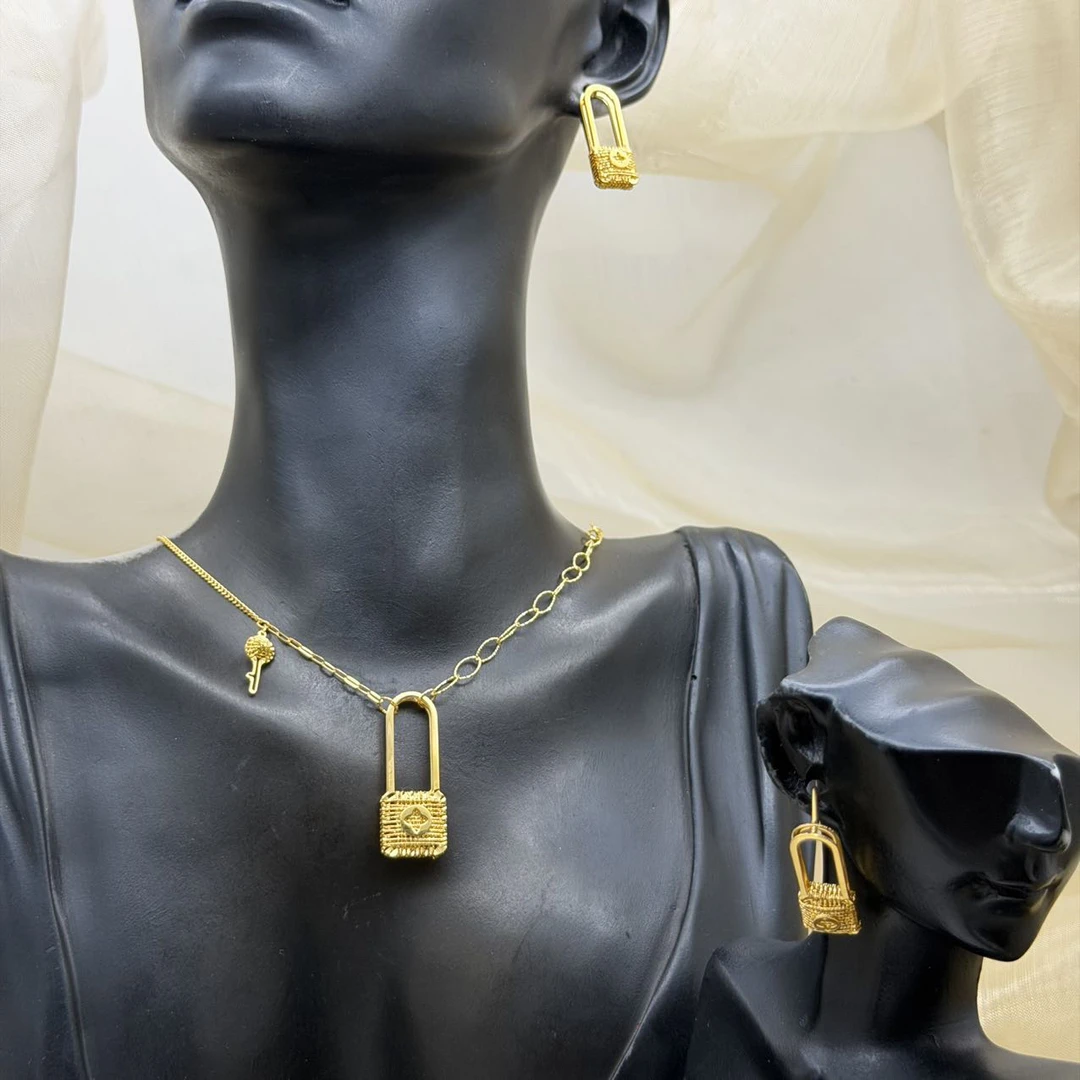 A播 12.20g   足金999 套链e