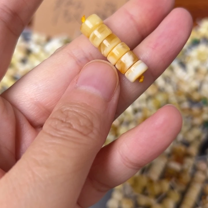 蜜蜡未镶嵌裸石7.7mm