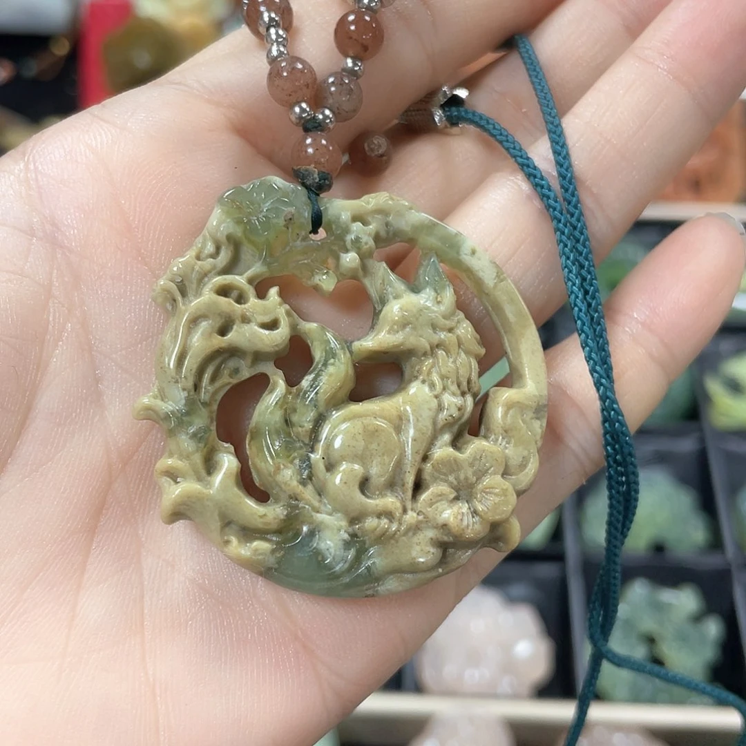 蛇纹石玉颈饰未镶嵌