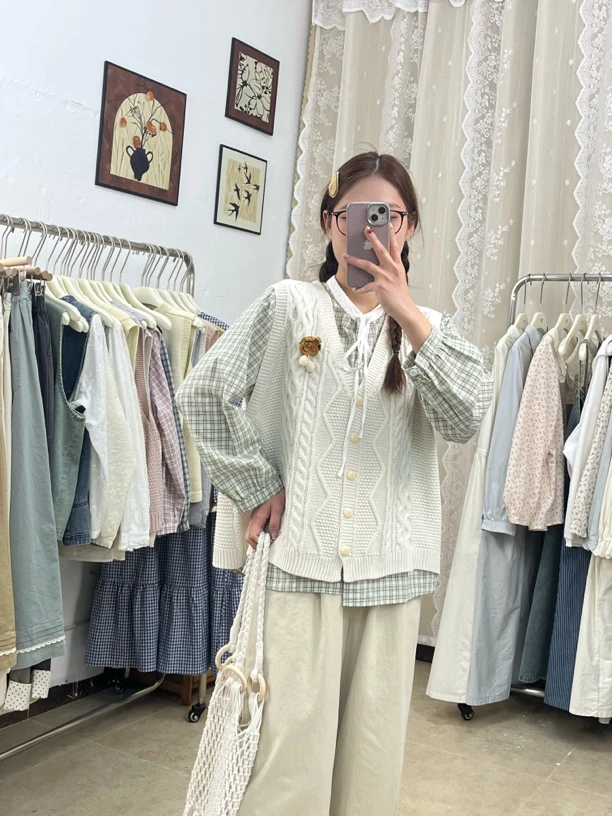 早春款麻花工艺简约甜美毛衣马甲