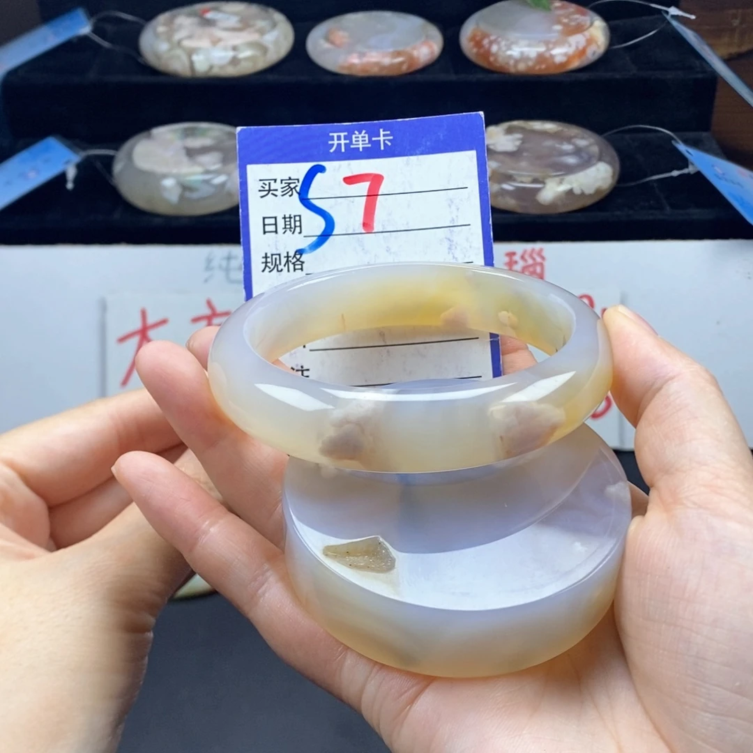 石英质玉手镯未镶嵌