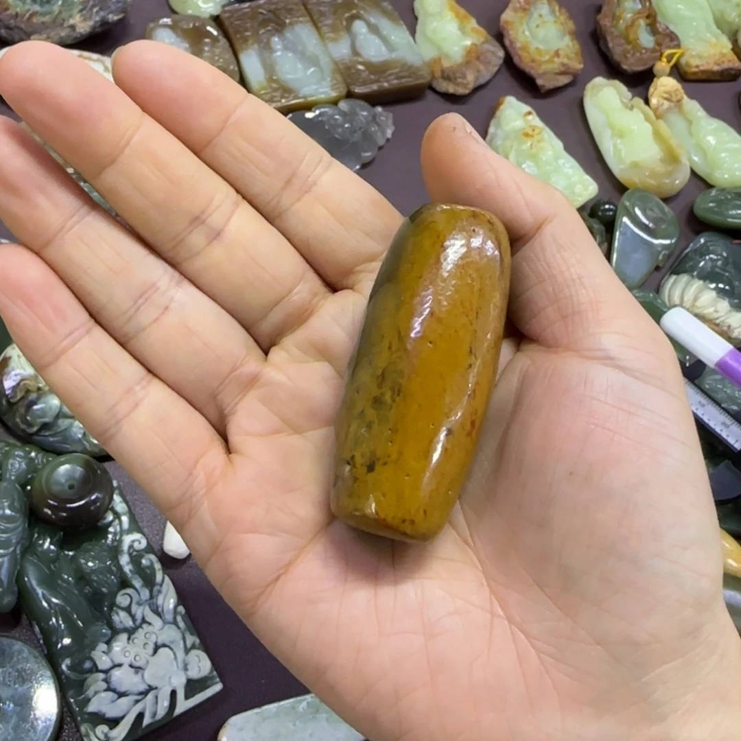 小***哥岫岩河磨玉（透闪石质玉）未镶嵌颈饰