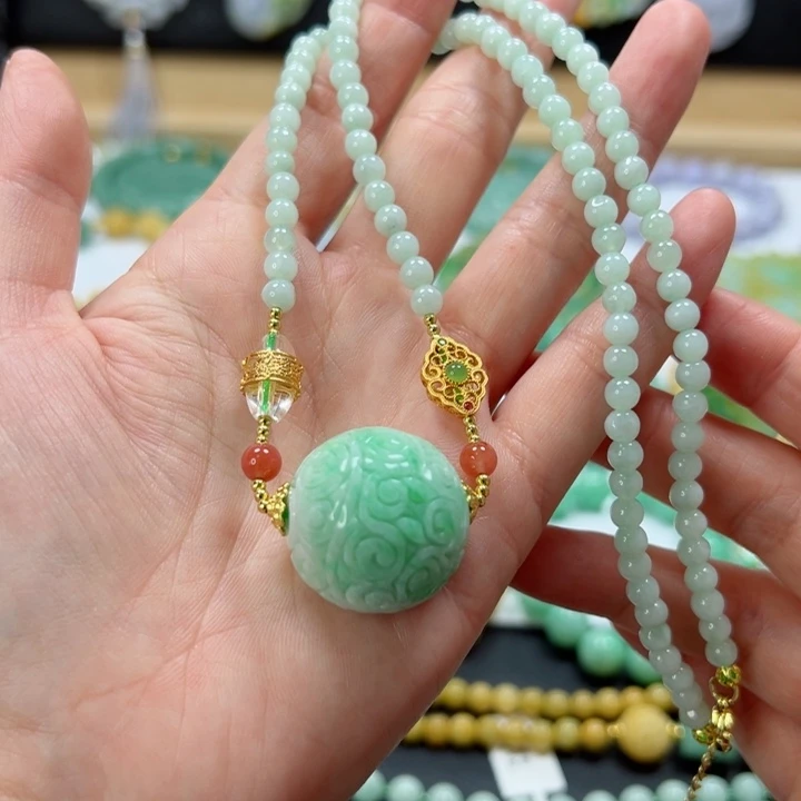 颈饰未镶嵌翡翠吊坠